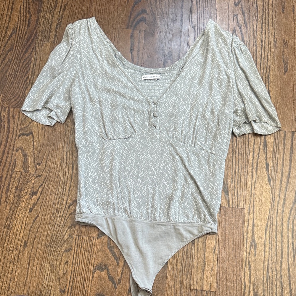 Abercrombie & Fitch green short sleeved Bodysuit size M